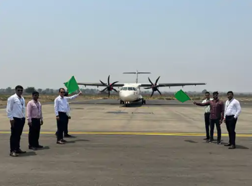 Chhattishgarh News : छत्तीसगढ़ में हवाई सुविधाओं का हो रहा है विस्तार, बिलासपुर से जगदलपुर के बाद अब अंबिकापुर से बिलासपुर के लिए भी हो रही तयारी, एलायंस एयर कंपनी के अधिकारी करेंगे ट्रायल